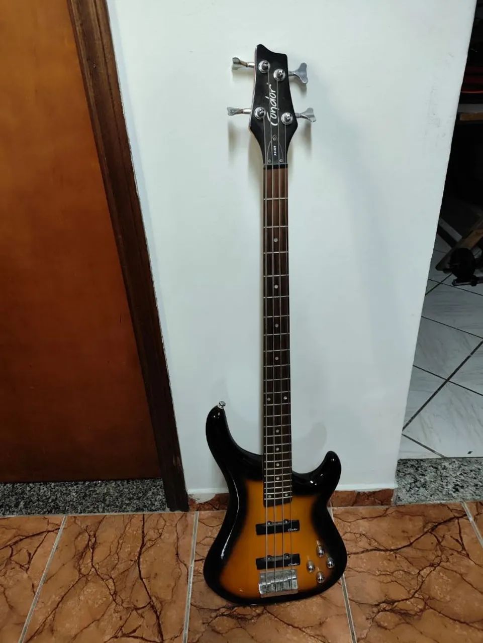 Baixo condor XB 224