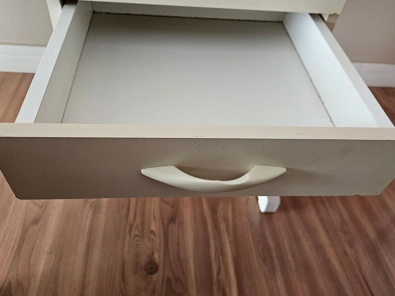 Mesa de escritório reforçada com 3 gavetas - Foto 4