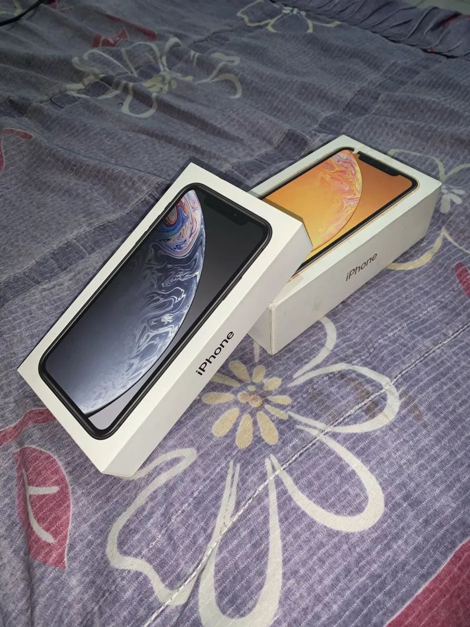 Caixa do iPhone XR preta e dourada original