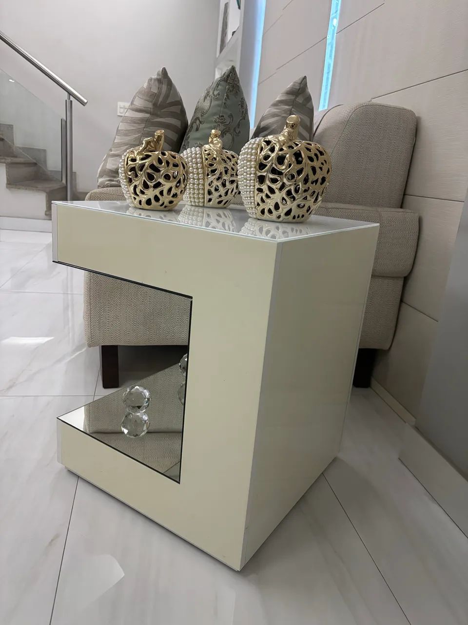 2 Mesas Lateral Espelhada com Laca Brilhante - Design Moderno e Sofisticado - Foto 3