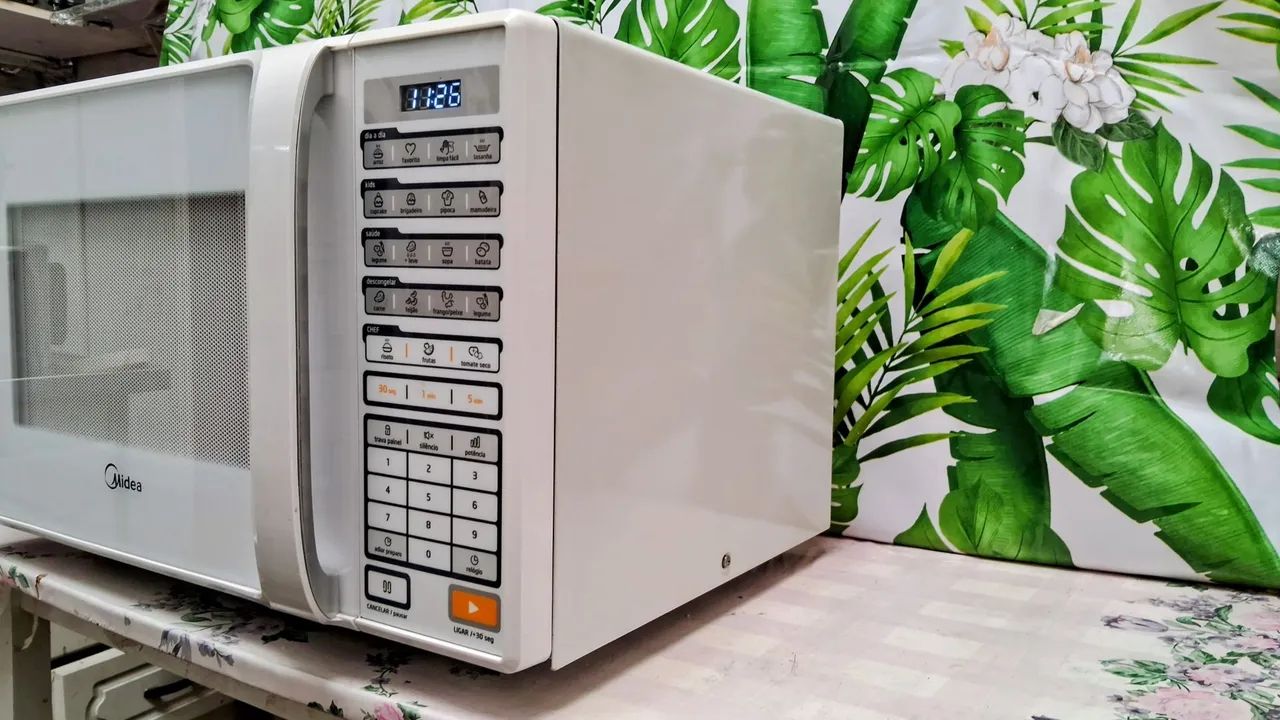 Microondas  Midea 30 Litros- Ótimo funcionamento e  estado de conservação  - Foto 2