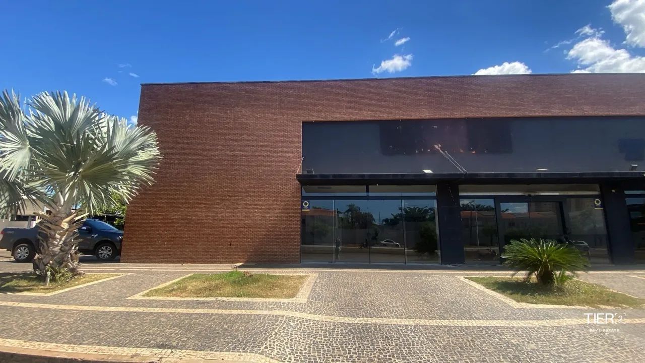 Loja Comercial - Visibilidade Total em Avenida Movimentada