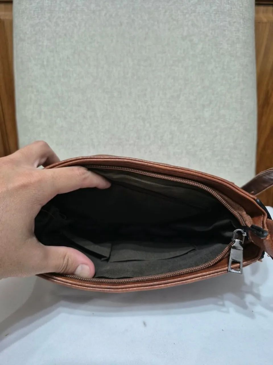Bolsa Transversal Marrom Estilo Boho com Tachas - Usada, Bom Estado - Foto 3