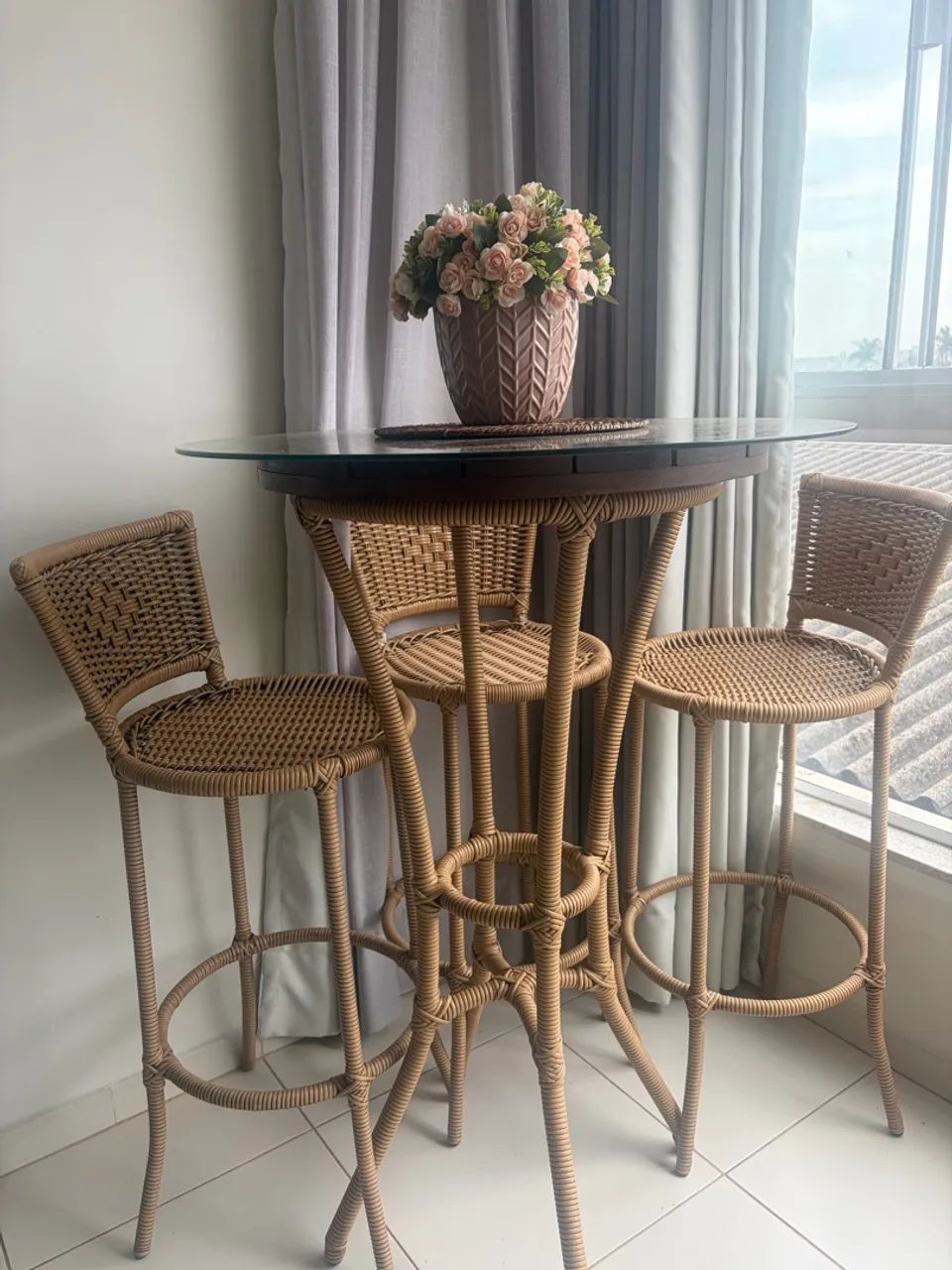 Vende-se bistrô com 3 banquetas  - Foto 2