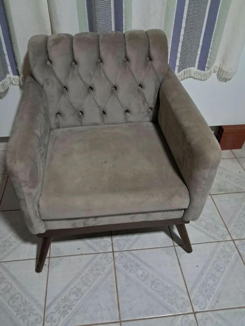Linda poltrona só 350.00  tratar * - Foto 4