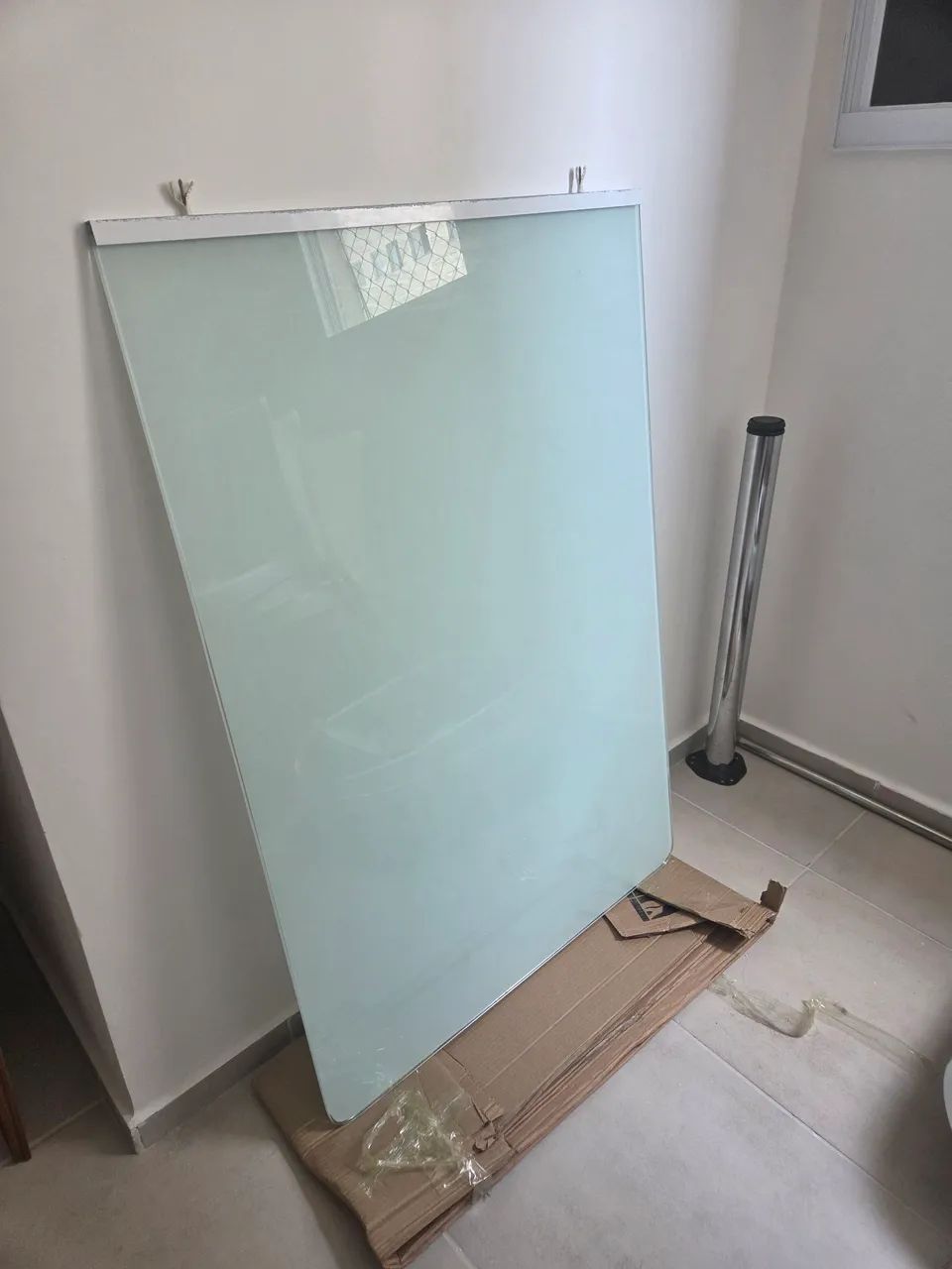 Mesa com tampo de vidro