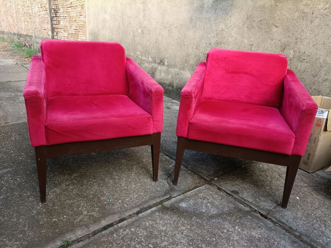 Vende 2 poltronas de veludo 