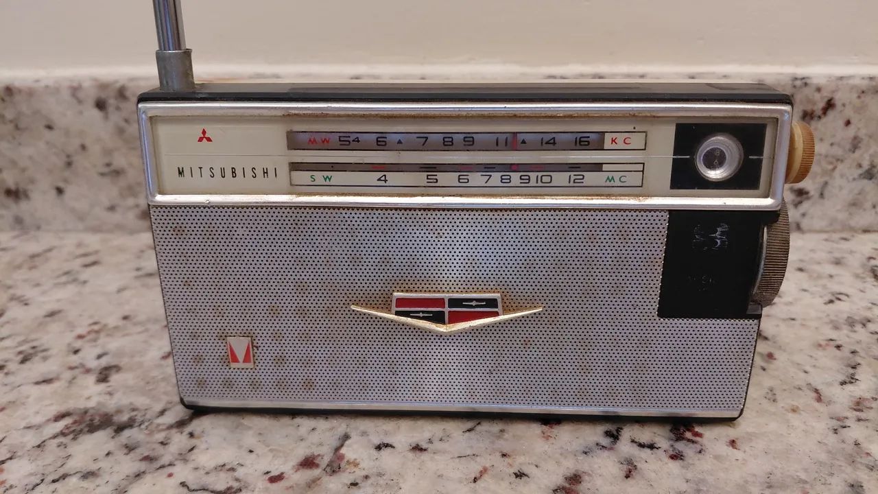 Rádio MITSUBISHI 8X-584A