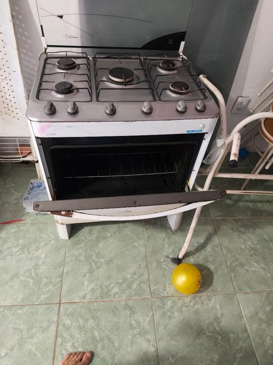 Fogão e mesa de 6 lugares - Foto 3