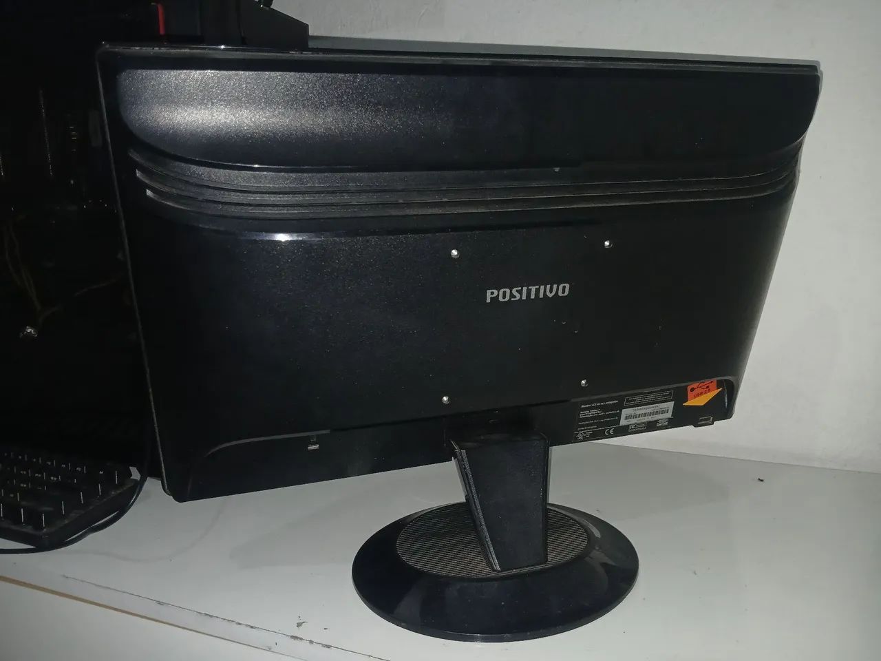 Monitor 18.5" HD Widescreen - Com Som Embutido e Porta USB - Foto 2