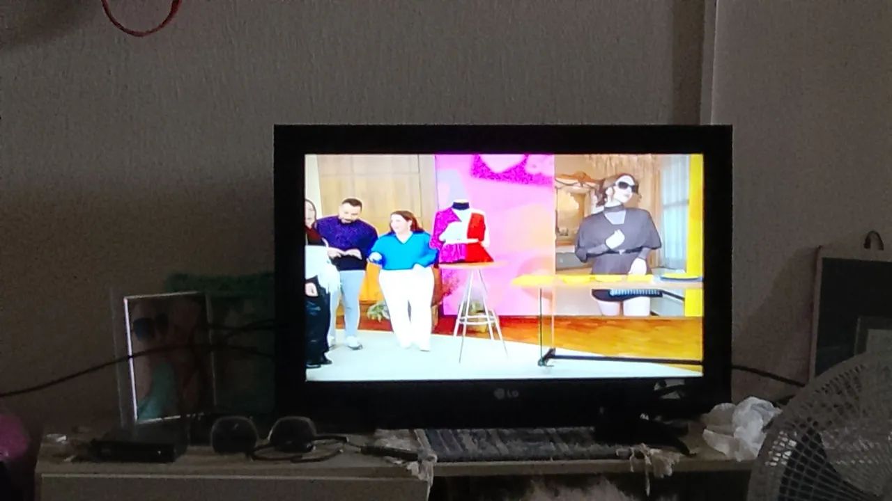 Tv LG não e smart , mas imagem e ótima, já está com conversor 