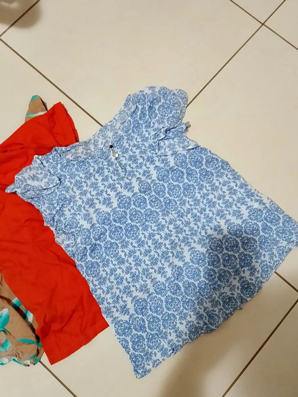 Lote de blusas tamanho P e M  - Foto 5