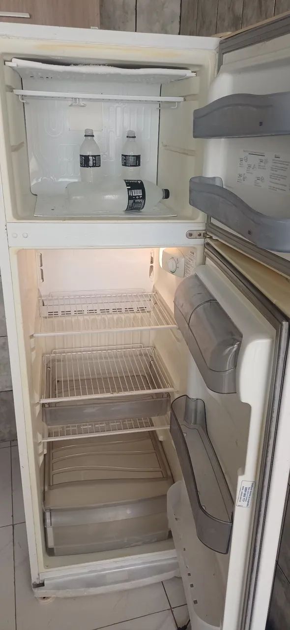 Geladeira funcionando perfeitamente 127 voltes  - Foto 4