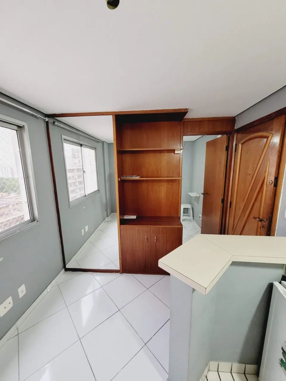 Apartamento Studio SEMI MOBILIADO 1 DORM 1 VAGA - Foto 2