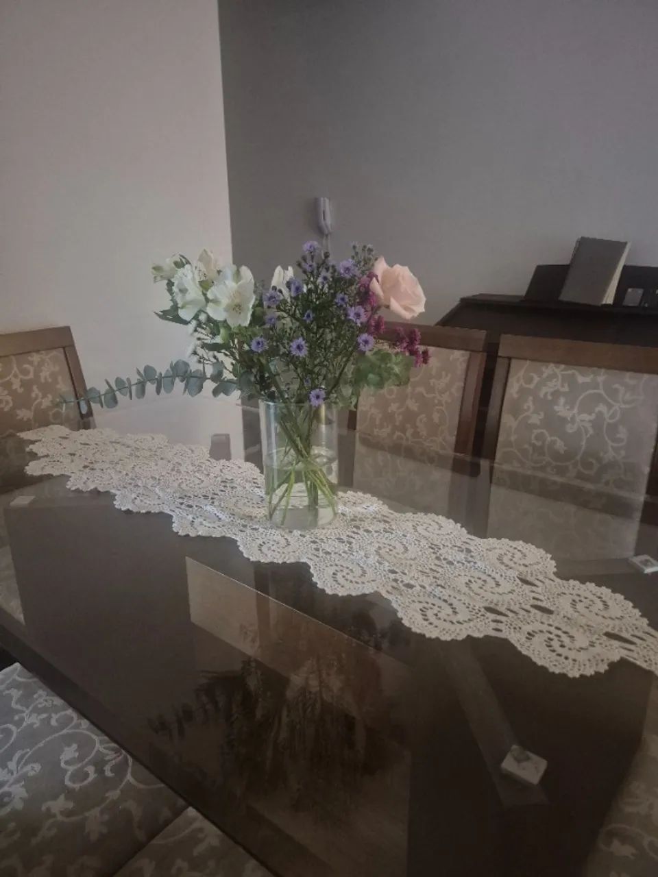 Mesa de jantar com 6 cadeiras  