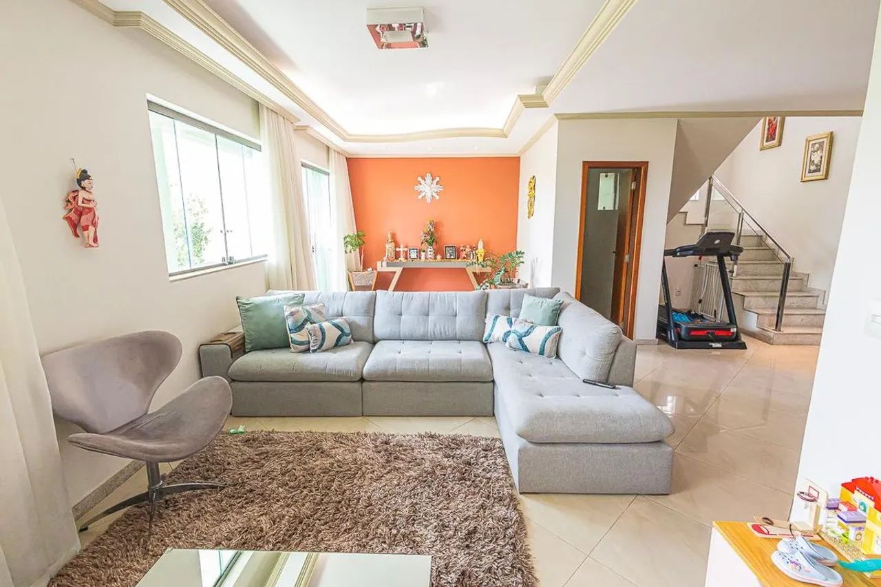 Casa à Venda - Alípio de Melo, 3 Quartos, 388 m2