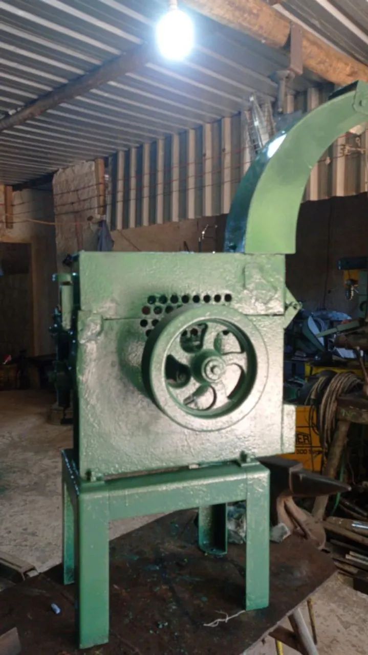 Vende-se máquina picadeira/enciladeira de capim.  - Foto 2