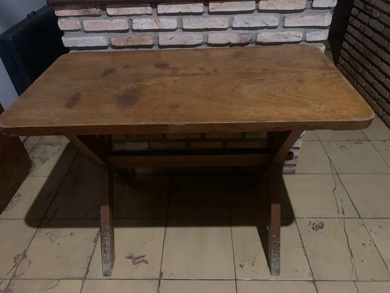 Mesa madeira com 4 bancos - Foto 3