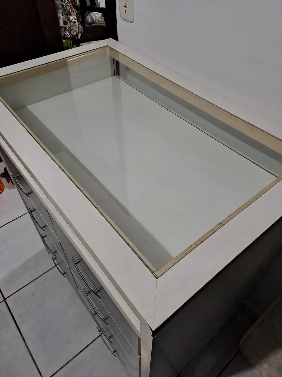 Vendo balcão 8 gavetas com expositor - Foto 5