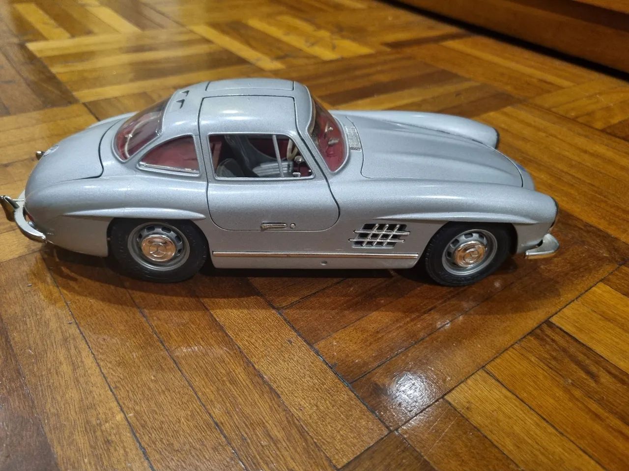 Miniatura Mercedes SL 300 1954, escala 1:18