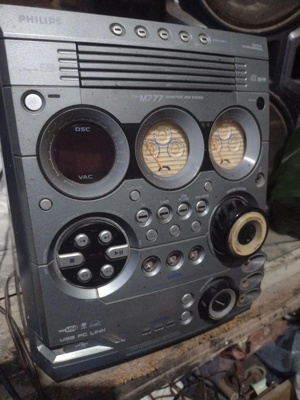 Som Philips M777