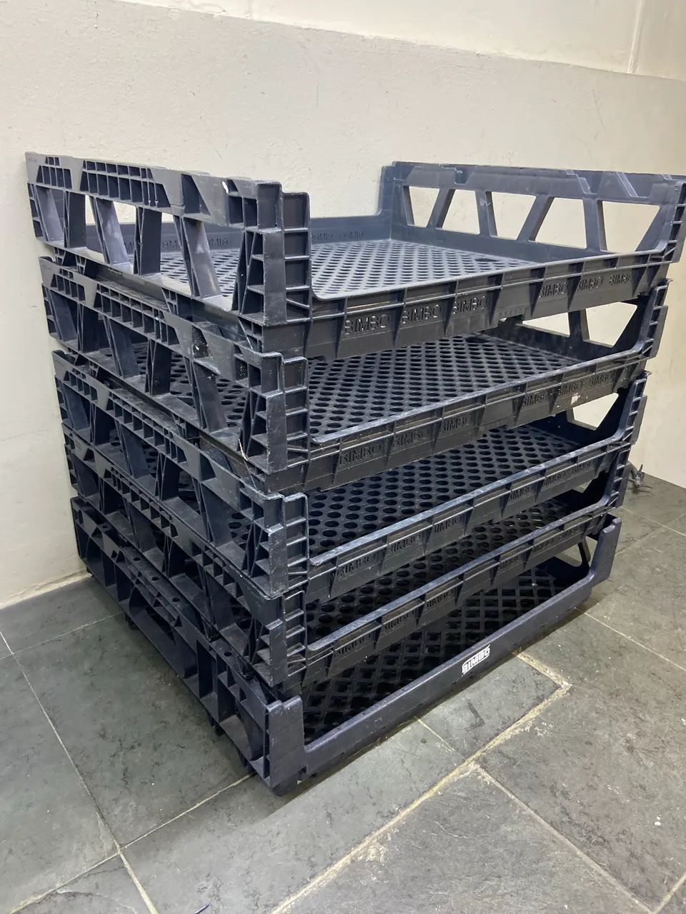 Caixas Plásticas Empilháveis Industriais - Resistentes e em Ótimo Estado - Foto 3