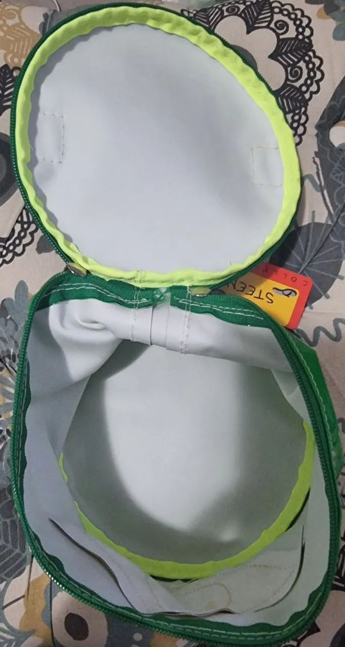 BOLSA OU NECESSAIRE TEMÁTICA DA COPA DO MUNDO + CORNETINHA. - Foto 2
