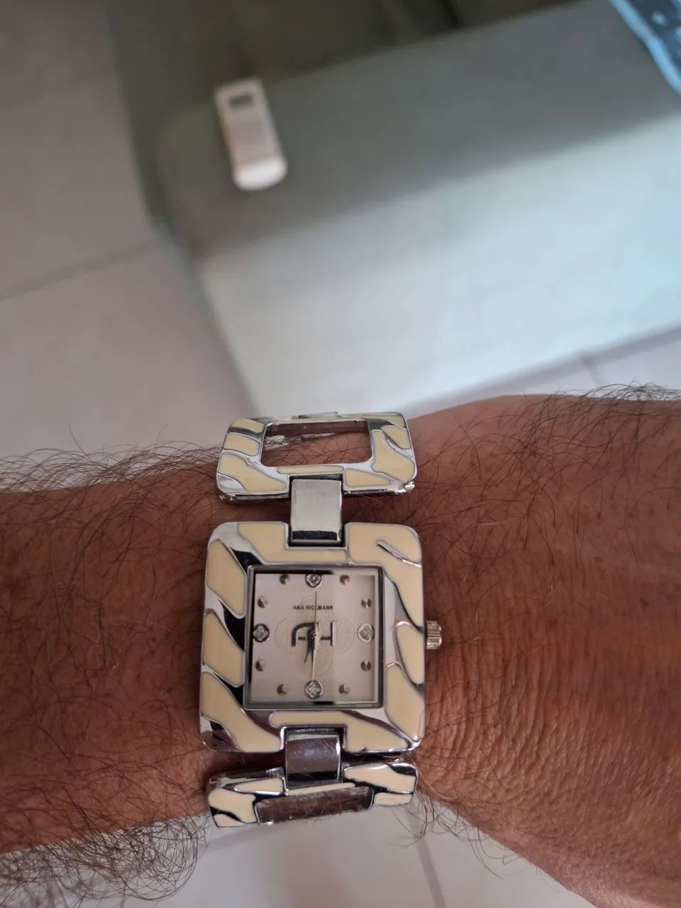 Relógio Ana Hickmann modelo 2131P (caixa e pulseira metálicas) - Foto 3