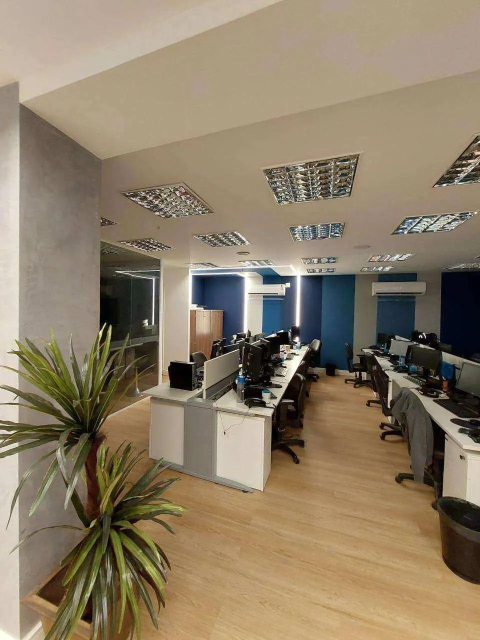 Sala Comercial Completa no Via Parque Comfort Working | Equipada com 5 Banheiros e Cozinha - Foto 2