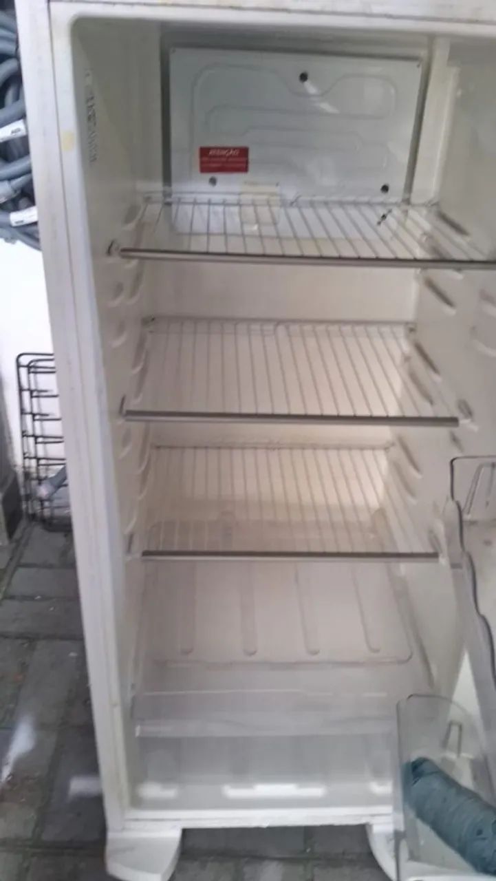 Geladeira Electrolux Duplex 260LITROS DC35A - Foto 2