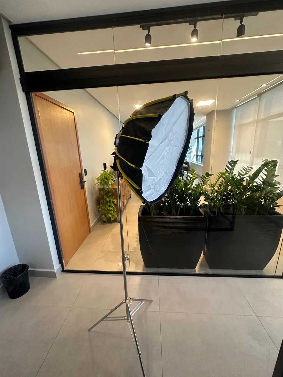 Softbox Parabolico Greika Gkt600 C/ Led Bicolor 100w E Tripé