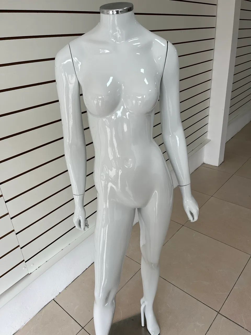 Manequins femininos loja