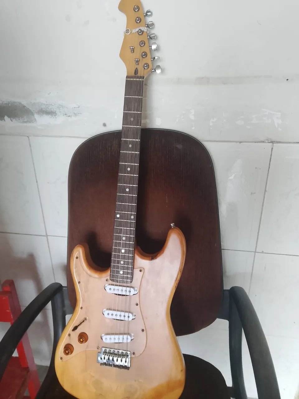 GUITARRA CANHOTA, TOP MAPLE com captação modificada  - Foto 5