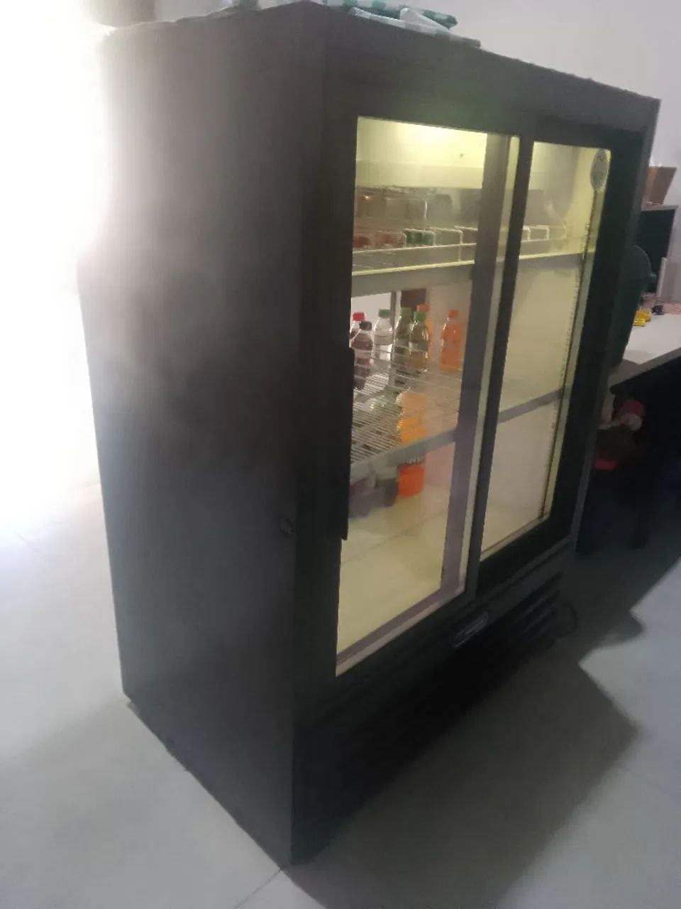 Vendo freezer expositora 410 lts. - Foto 2