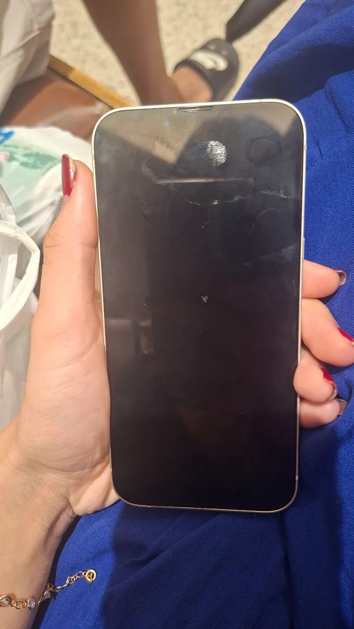 IPhone 13 128GB - R$2000