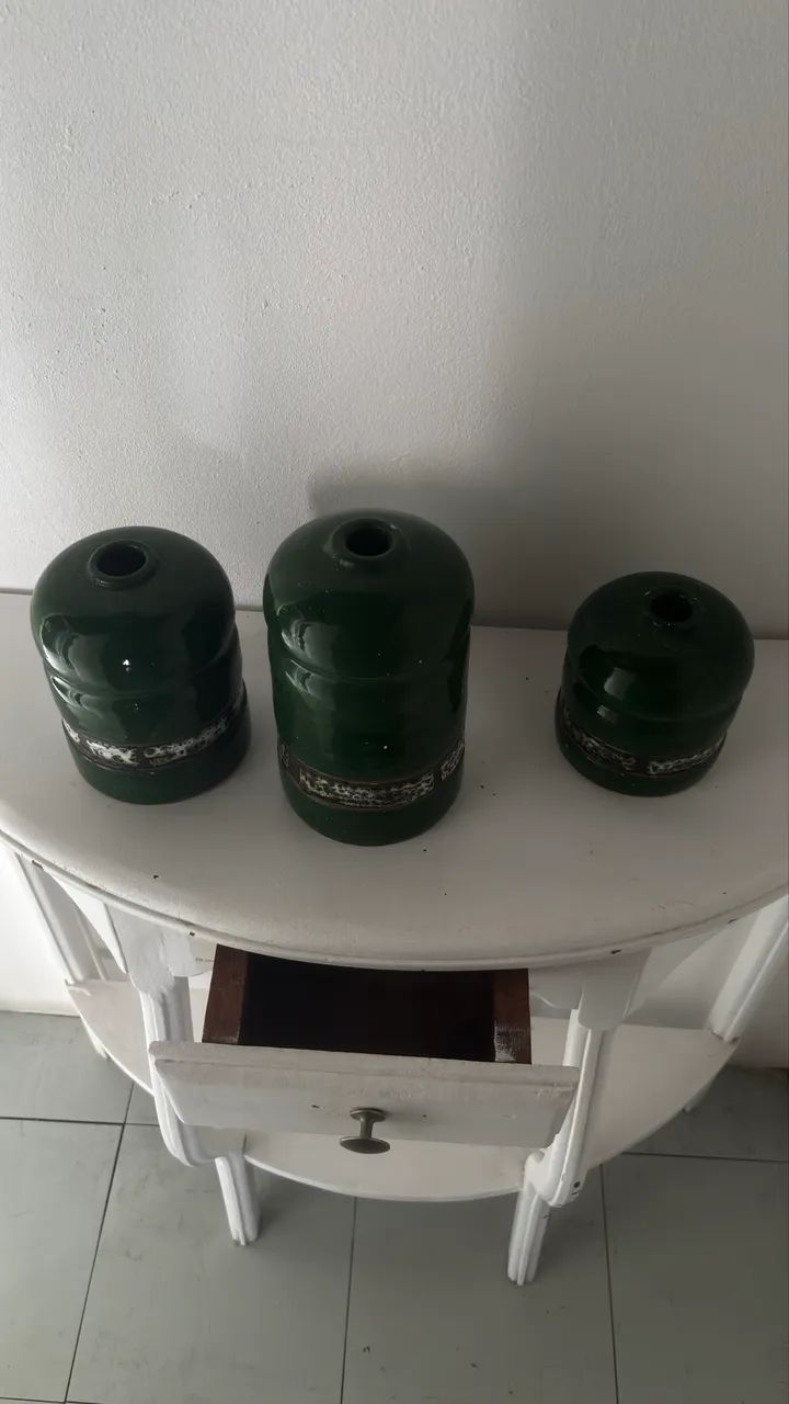 mesa de canto semicircular, e vasos. - Foto 2