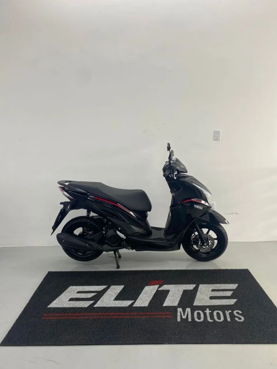 FLUO 125 MUITO NOVA