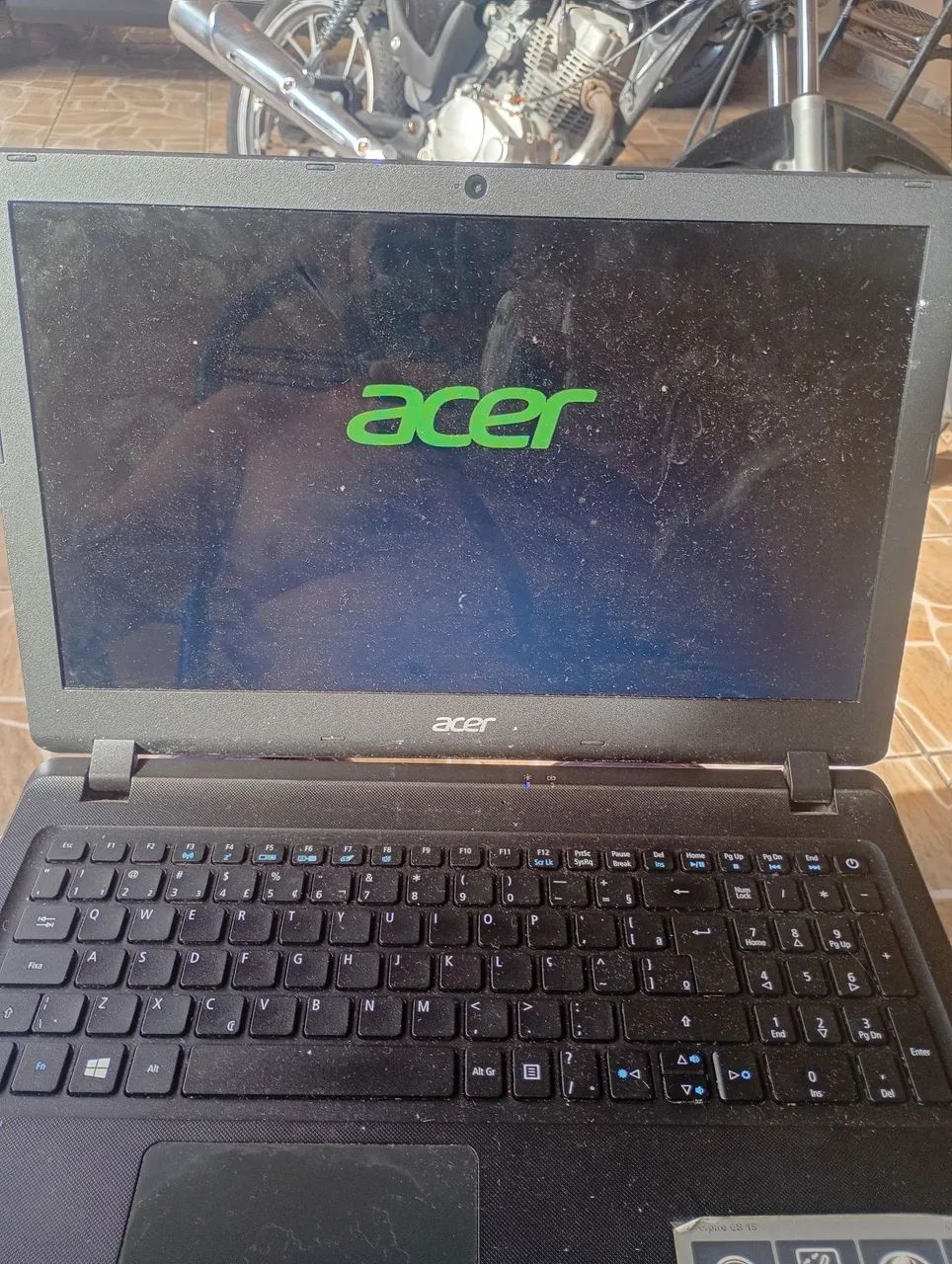 Notebook Acer 8 GB de RAM SSD 120 - Foto 2