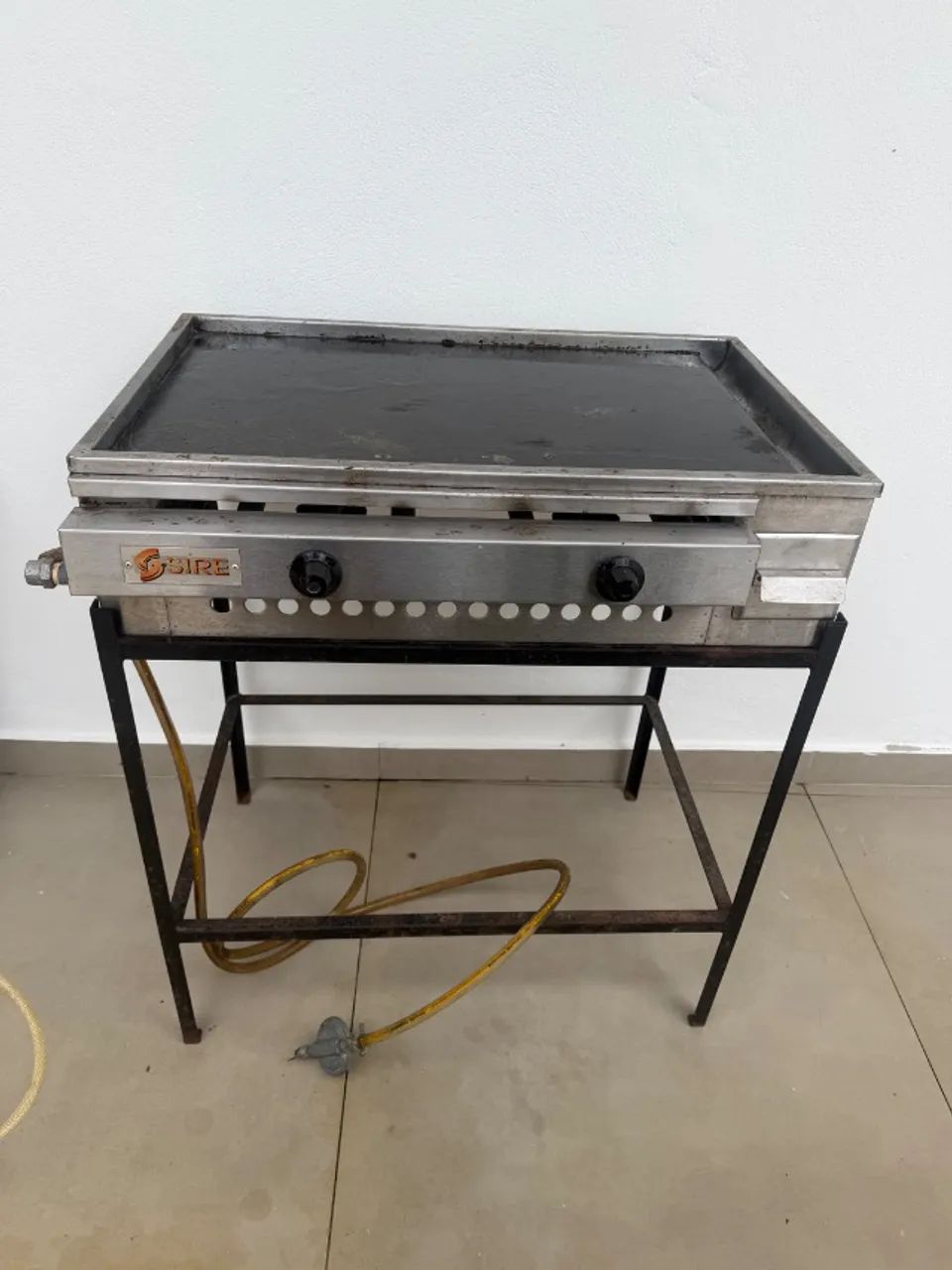 Vendo chapa para lanche marca Sire com suporte.