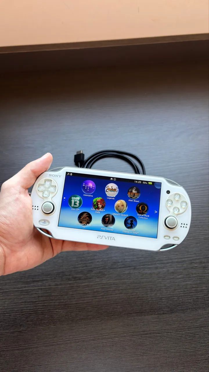 PSVITA BRANCO DESBLOQUEADO + CARTÃO 32GB - Consoles de Vídeo Game