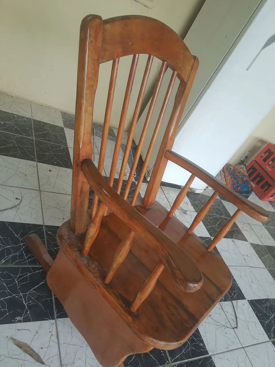 Vendo Cadeira de madeira maciça de Balanço  - Foto 3