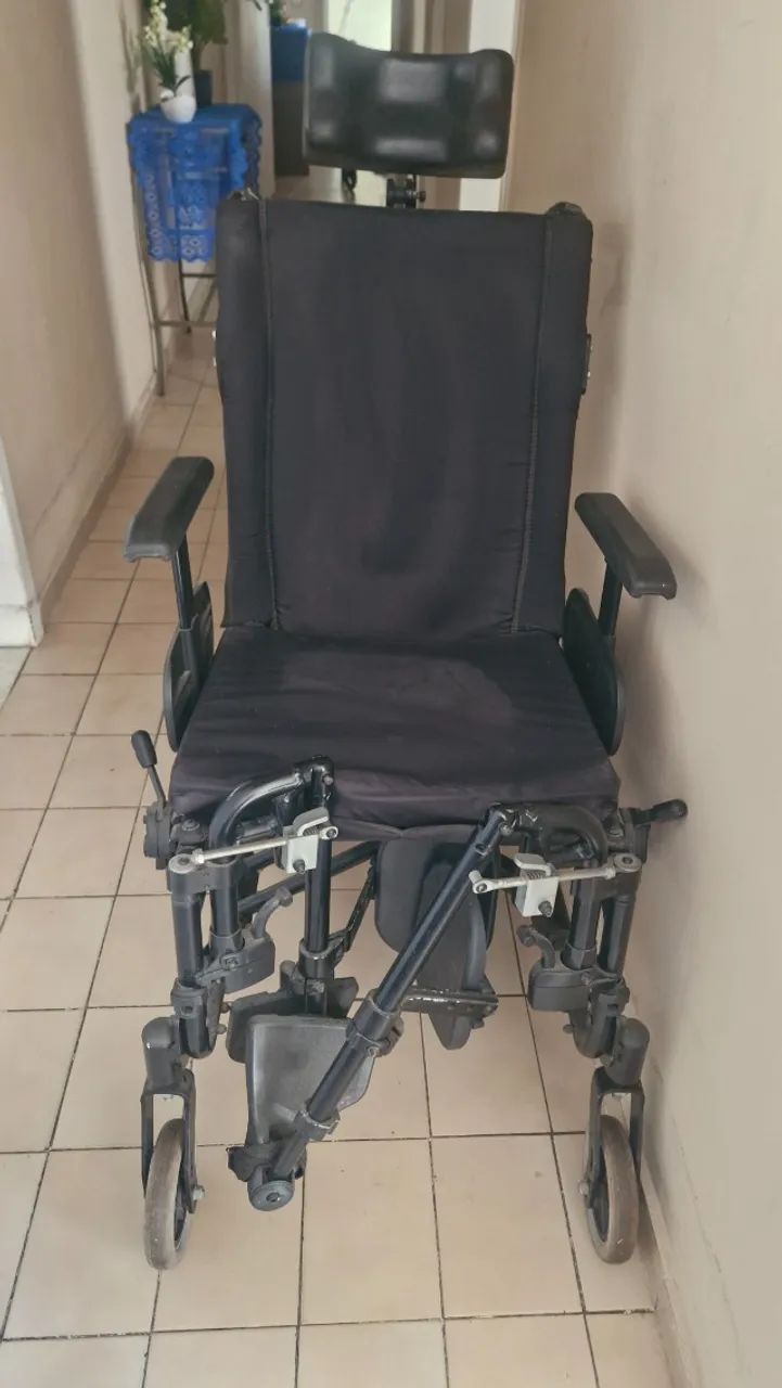 Cadeira de roda - Foto 4
