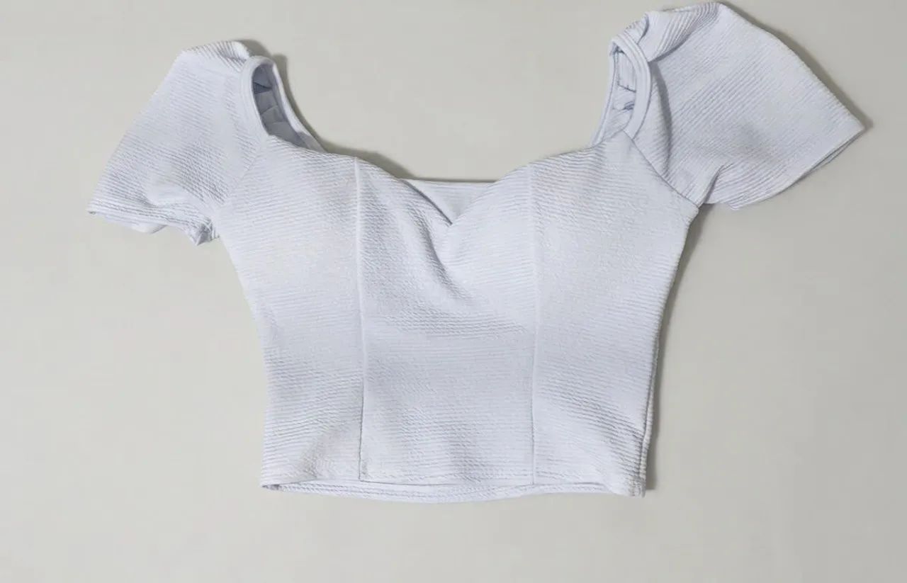 Cropped branco com bojo - seminovo