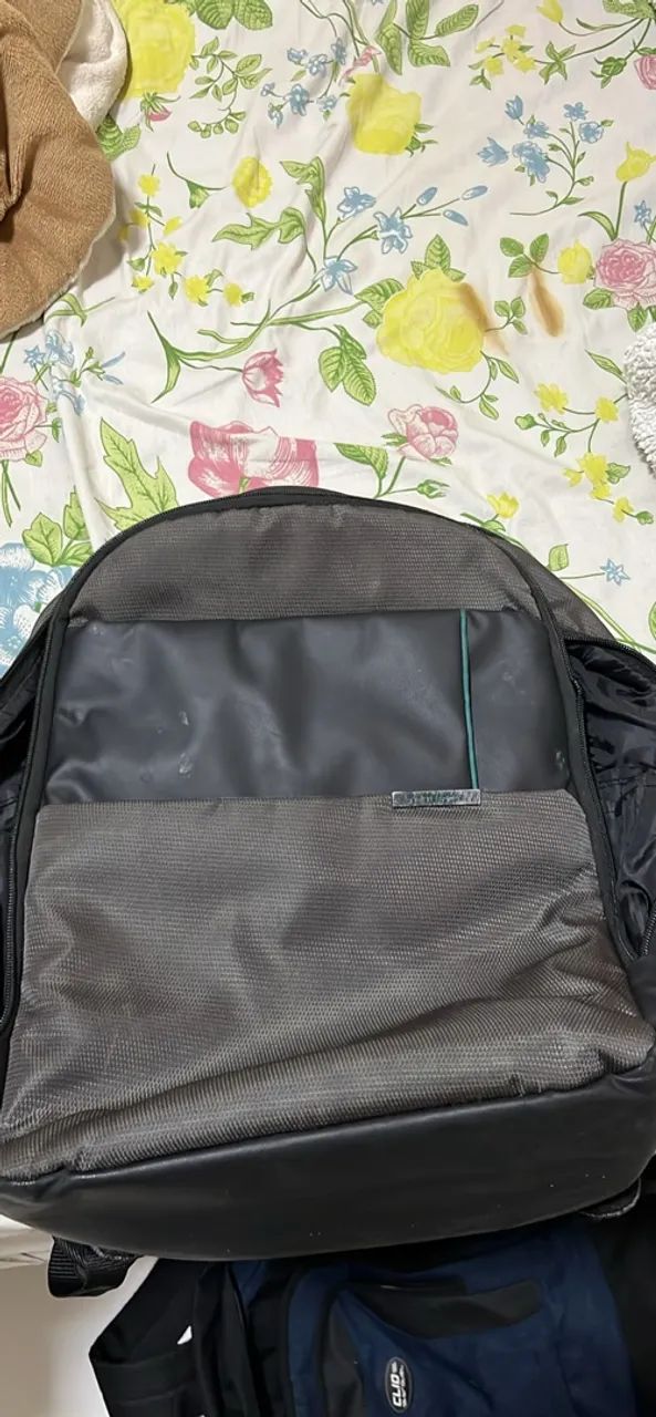 Mochila Executiva para Notebook Cinza Escuro (Com detalhe no zíper)