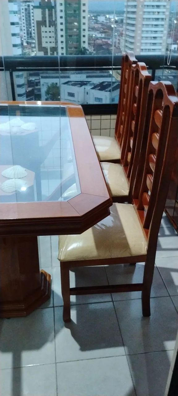 Mesa em vidro c 6 cadeiras e Buffet 