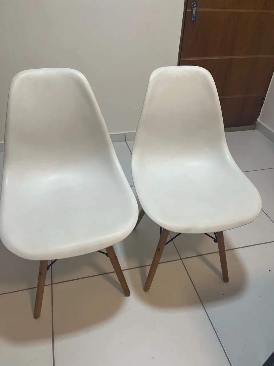  Cadeiras Charles Eames Eiffel branca - Foto 2