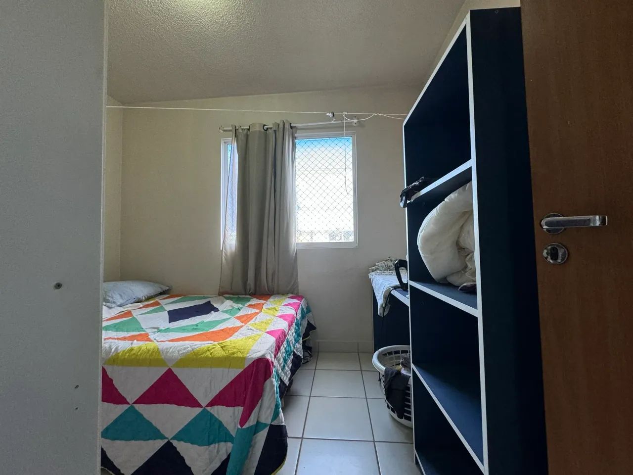 Super aconchegante e 90 % mobiliado, 03 quartos - Foto 2