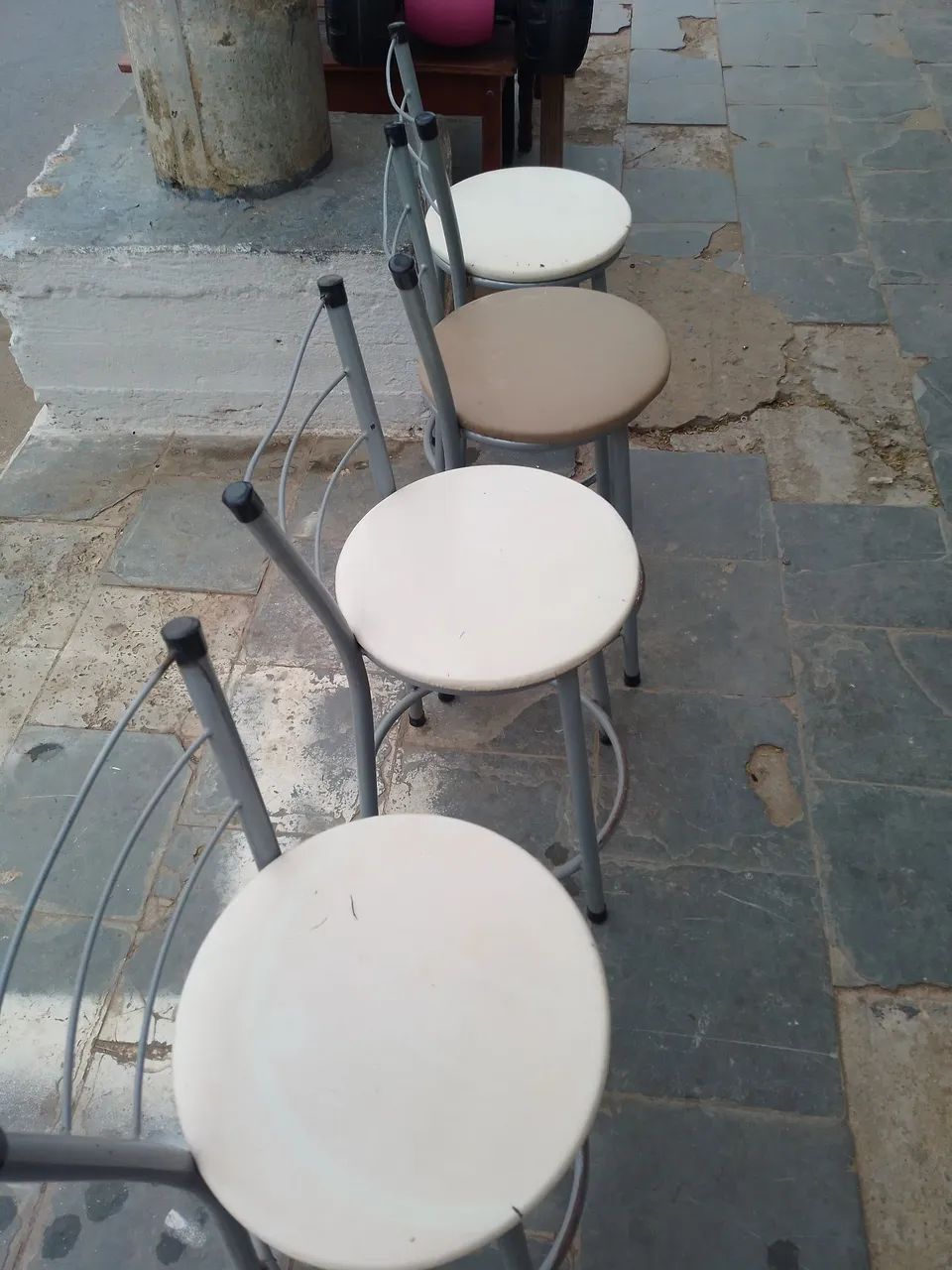 Vendo estes 4 tamboretes 