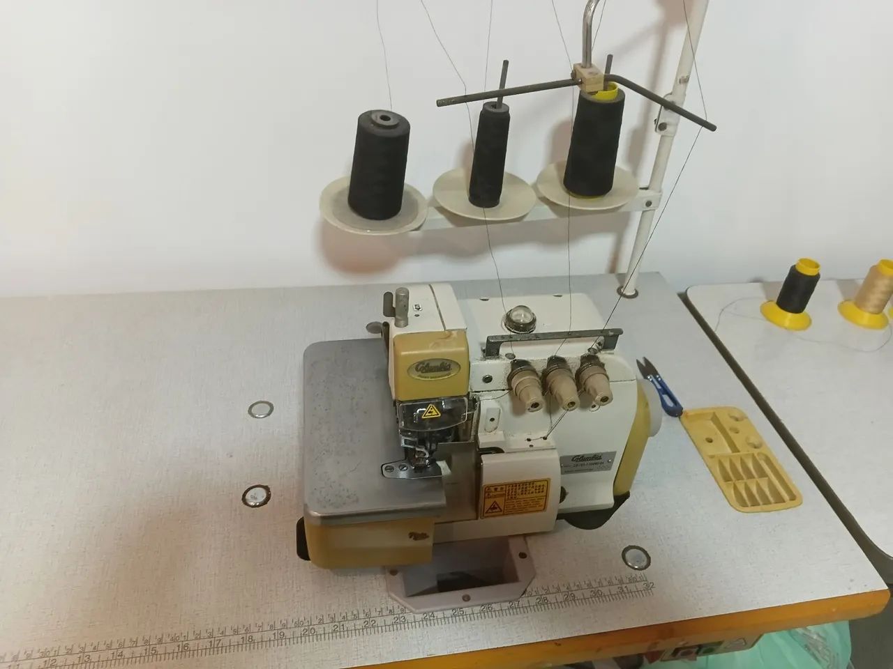 Maquina de costura orverlock COLUMBIA - Foto 3