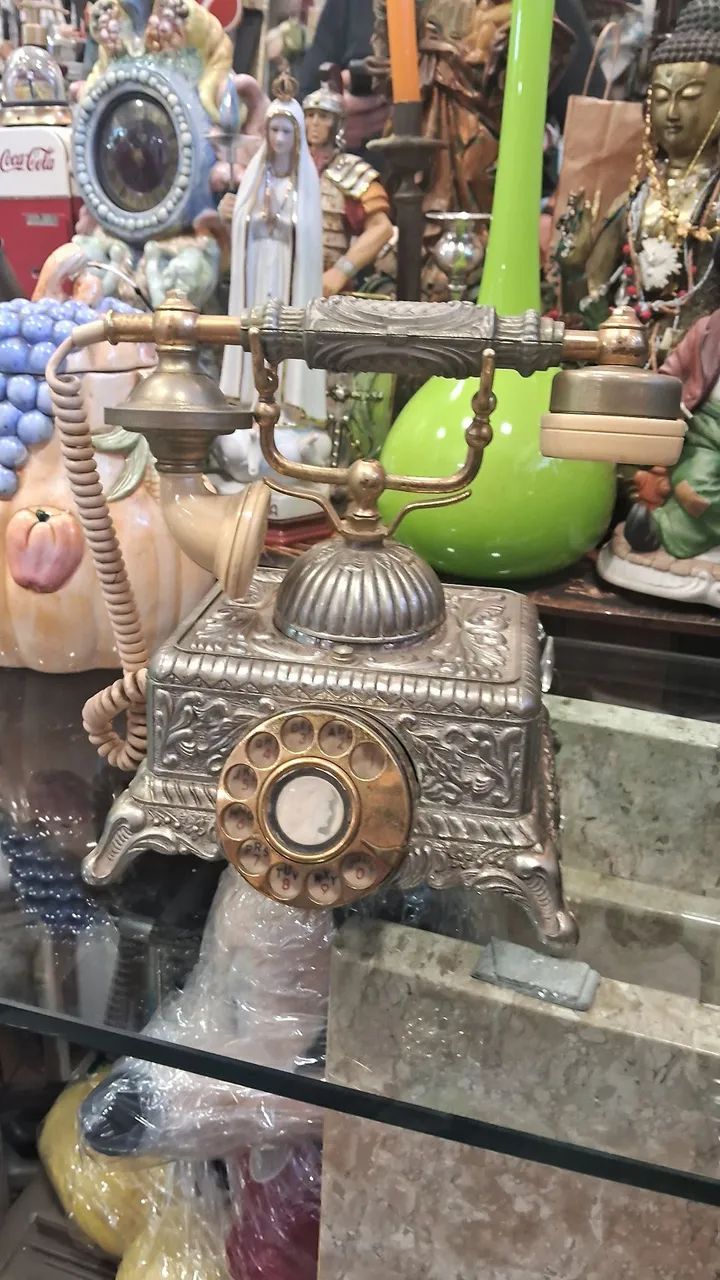 telefone  estilo imperial ou barroco com disco de discagem rotativo e estrutura  - Foto 2